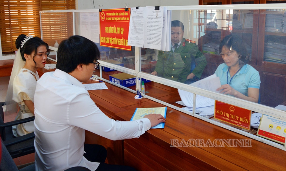 Tuyên truyền, hướng dẫn người dân  các phương thức sử dụng thông tin công dân thay thế Sổ hộ khẩu, Sổ tạm trú