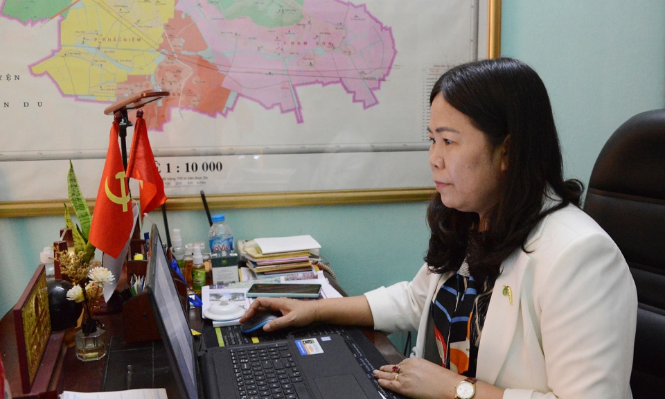 Nữ Bí thư Ðảng ủy phường làm theo Bác