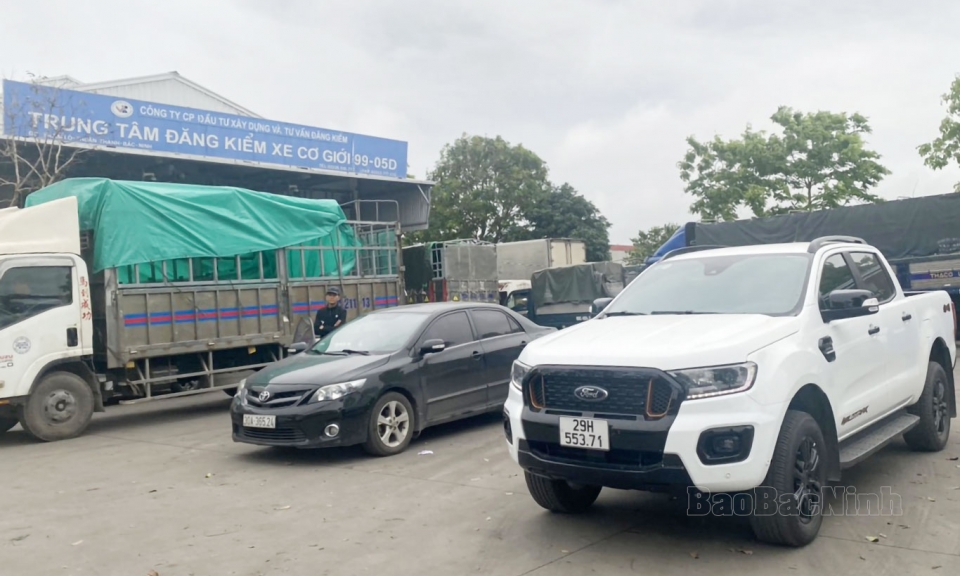 Kiên quyết xử lý tình trạng nghi "cò mồi" để đăng kiểm nhanh ở Trung tâm Đăng kiểm xe cơ giới 99-05D
