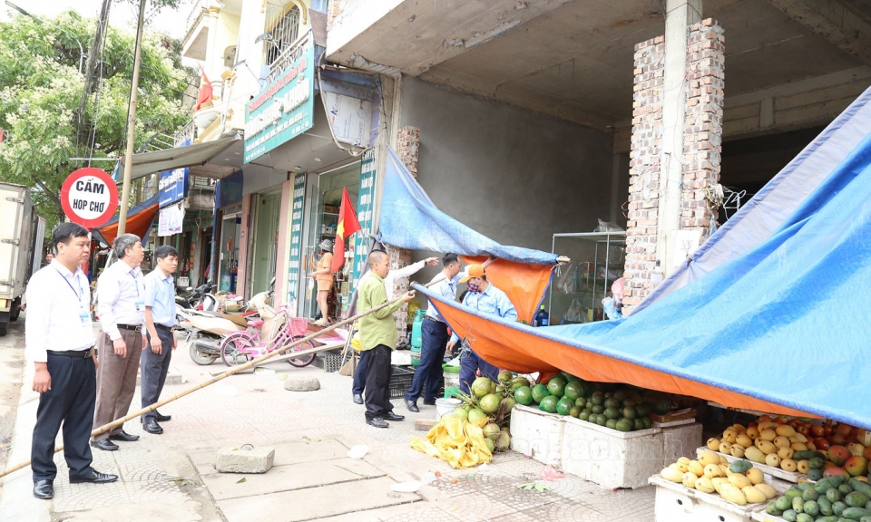 Thị xã Thuận Thành ra quân kiểm tra, xử lý vi phạm về trật tự an toàn giao thông, trật tự công cộng, trật tự đô thị