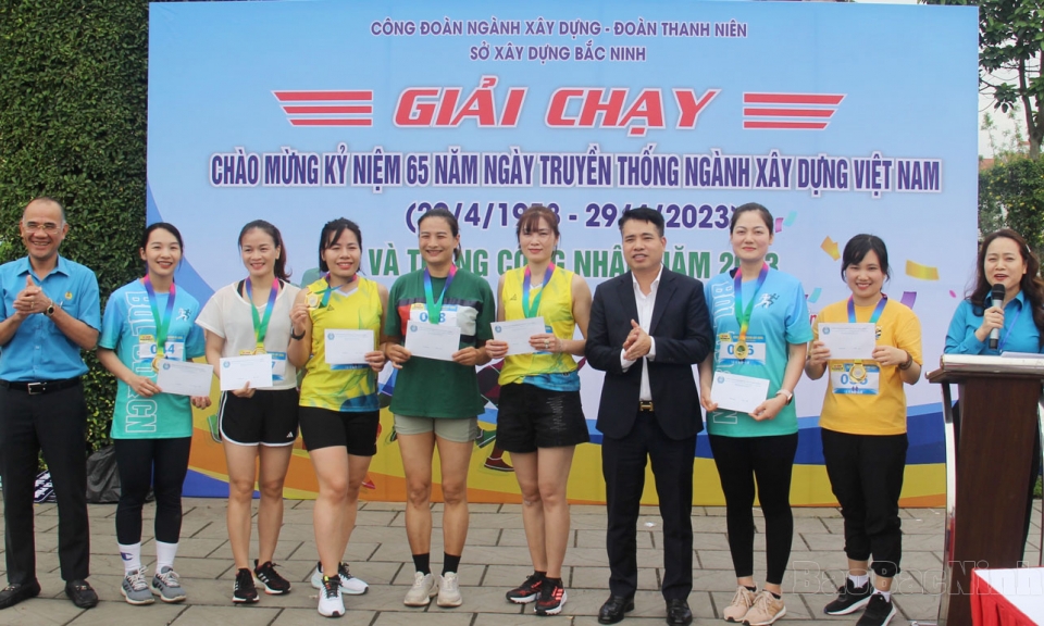 Giải chạy việt dã chào mừng kỷ niệm 65 năm ngành Xây dựng Việt Nam