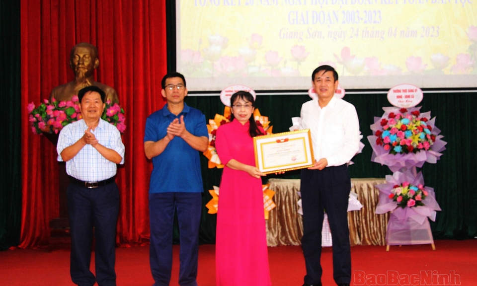 Tổng kết 20 năm tổ chức Ngày hội Đại đoàn kết toàn dân tộc tại xã Giang Sơn