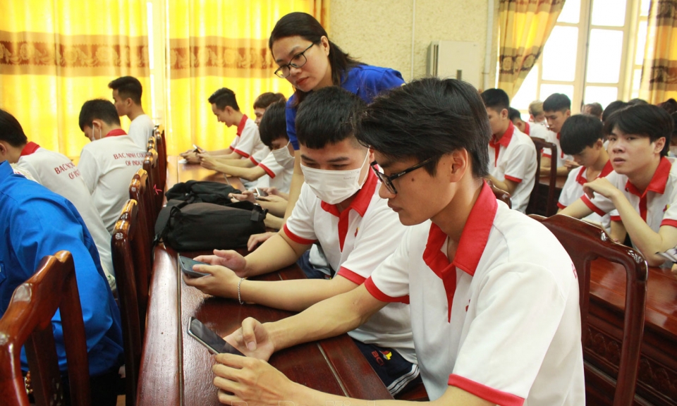 Đoàn Khối các Cơ quan và Doanh nghiệp tỉnh tổ chức nói chuyện truyền thống và tập huấn nâng cao năng lực số cho đoàn viên, thanh niên