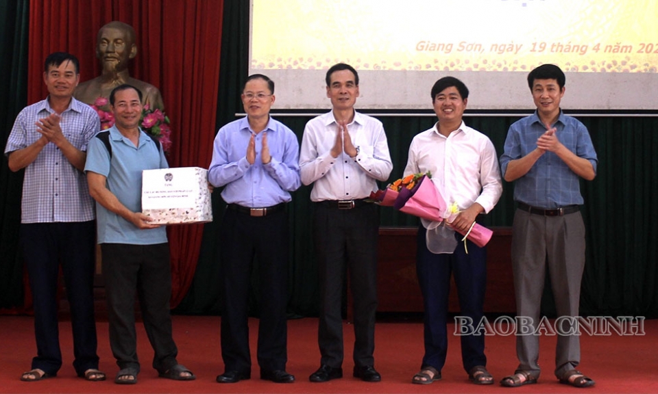 Ra mắt Câu lạc bộ "Nông dân với pháp luật"