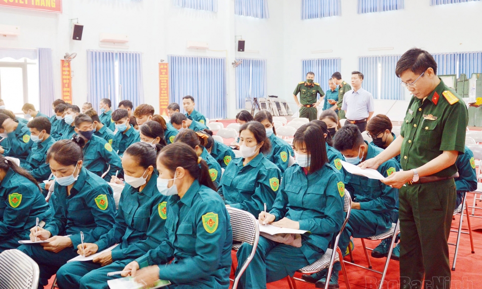 Kiểm tra công tác giáo dục chính trị đối với dân quân tự vệ