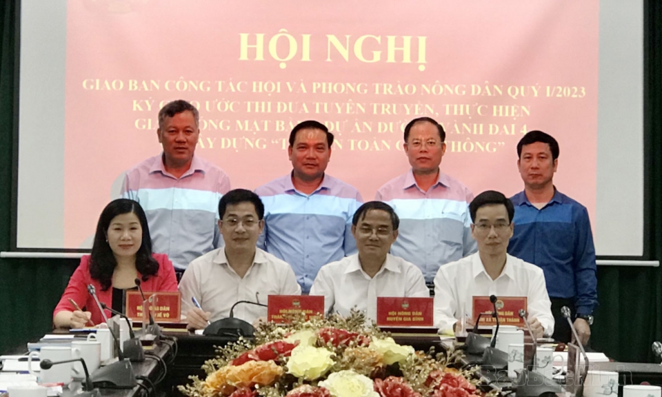 Ký giao ước thi đua tuyên truyền thực hiện giải phóng mặt bằng Dự án đường Vành đai 4 và xây dựng “Tỉnh an toàn giao thông”
