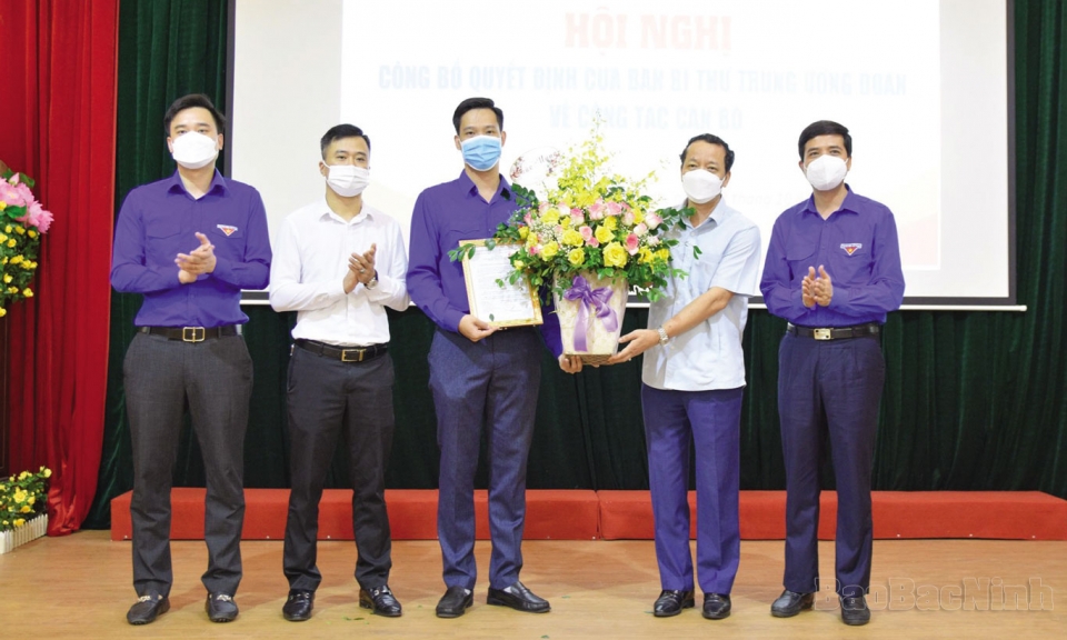 Chủ động tạo nguồn cán bộ trẻ, cán bộ nữ