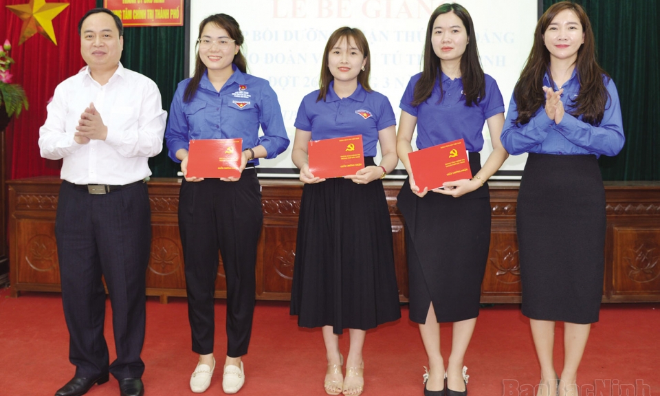Nâng cao chất lượng đào tạo, bồi dưỡng LLCT cho cán bộ, đảng viên