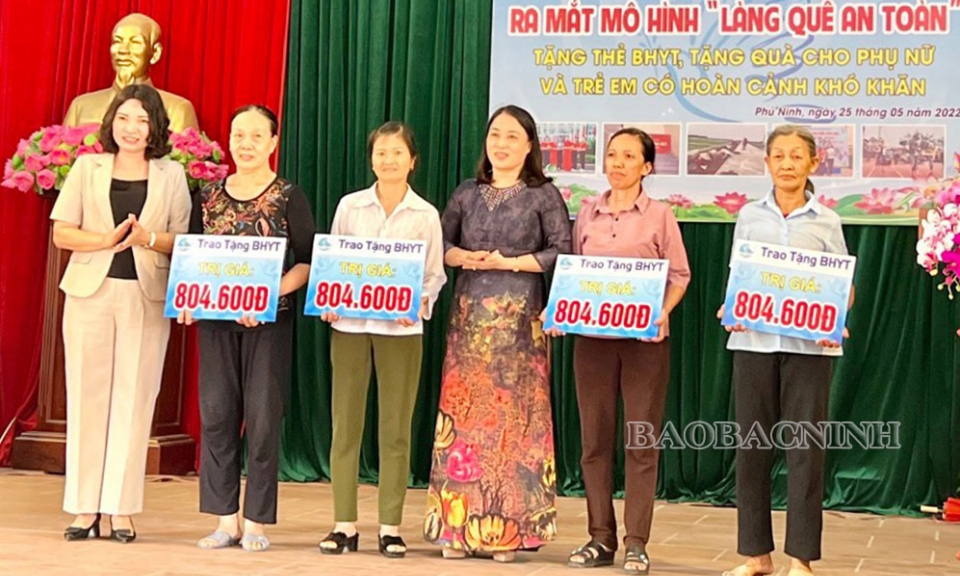 Hiệu quả mô hình phụ nữ tiết kiệm hỗ trợ mua BHYT