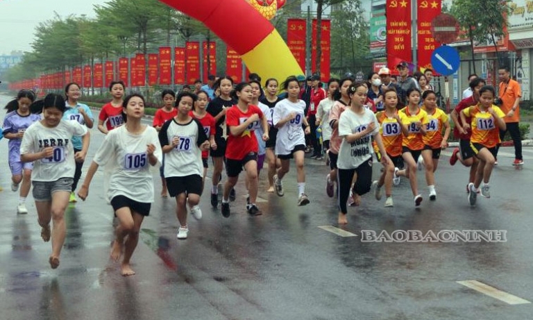 Giải chạy Việt dã chào mừng thành lập thị xã Quế Võ