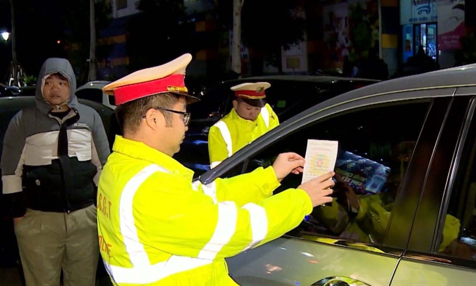 Hiệu quả bước đầu  trong xử phạt nguội xe dừng, đỗ sai quy định