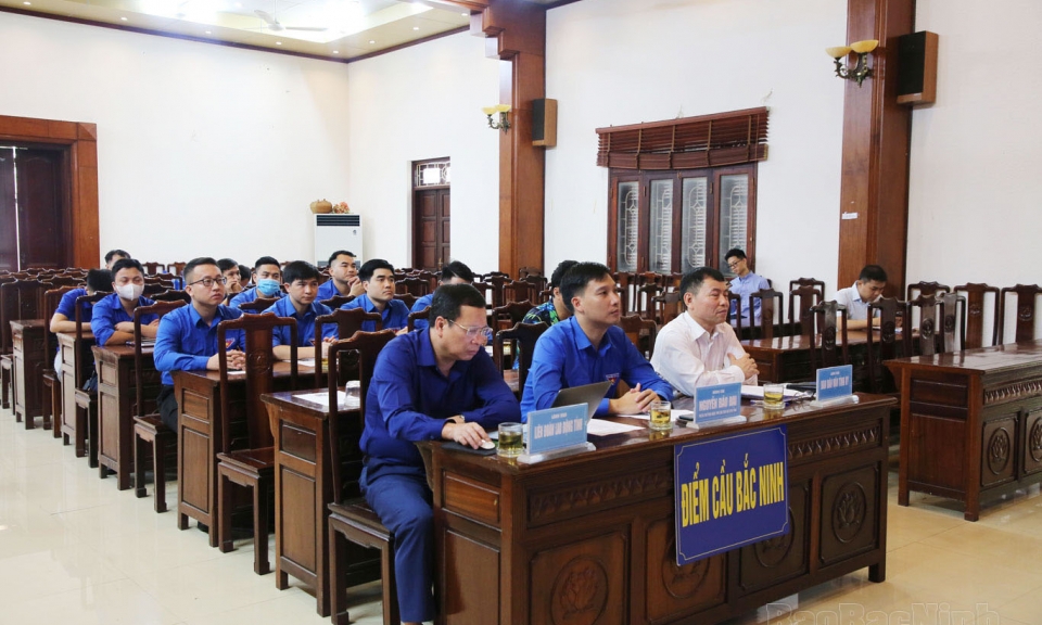 Toạ đàm “Thanh niên công nhân tiên phong chuyển đổi số để nâng cao hiệu quả lao động, sản xuất kinh doanh”