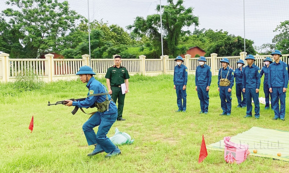 Yên Phong chú trọng xây dựng  và huấn luyện dân quân tự vệ