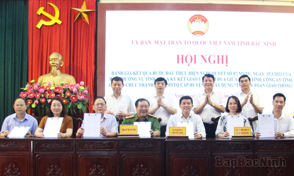 Ký kết giao ước thi đua xây dựng “Tỉnh an toàn giao thông”