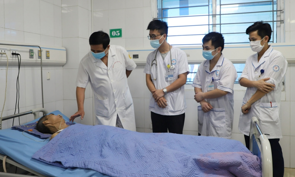 Trung tâm Y tế Tiên Du điều trị khỏi cho bệnh nhân suy hô hấp mở khí quản, thở máy