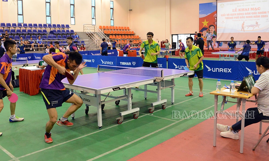Gần 130 VĐV tham dự giải vô địch bóng bàn các nhóm tuổi thành phố Bắc Ninh