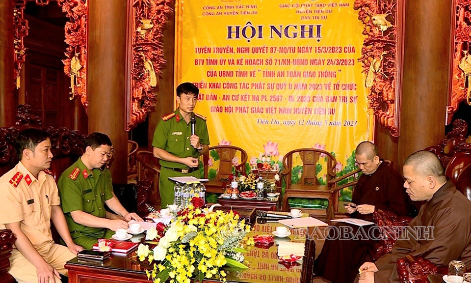 Tuyên truyền pháp luật về an toàn giao thông cho tăng, ni, Phật tử huyện Tiên Du