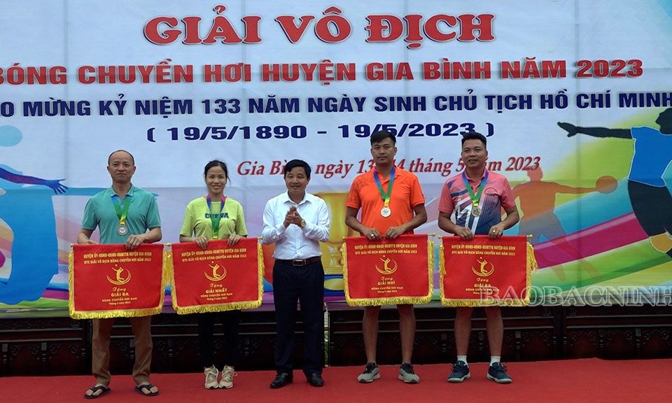 Huyện Gia Bình tổ chức giải bóng chuyền hơi