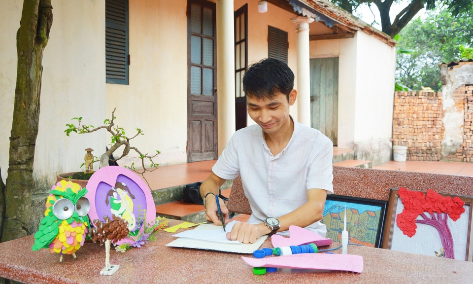 Biến “phế liệu” thành đồ trang trí