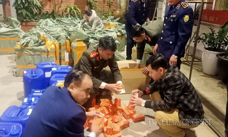 Phát hiện, xử lý 50 vụ vận chuyển, buôn bán hàng lậu