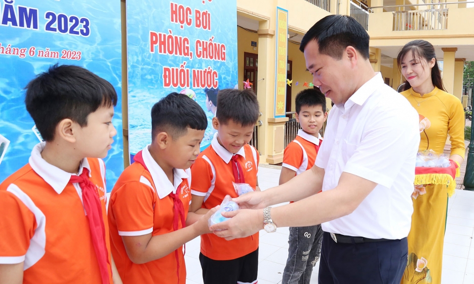 Thị xã Thuận Thành phát động toàn dân tập luyện môn bơi phòng, chống đuối nước