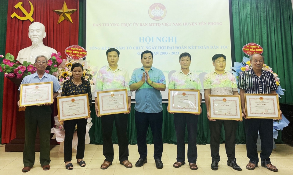 MTTQ huyện Yên Phong hỗ trợ xây dựng mới 830 nhà Đại đoàn kết