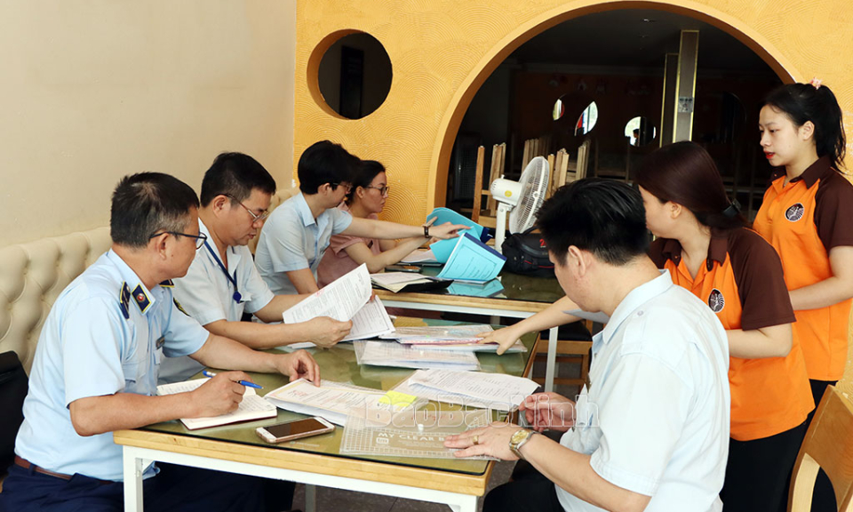 Kiểm tra một số cơ sở kinh doanh dịch vụ ăn uống trên địa bàn thành phố Bắc Ninh