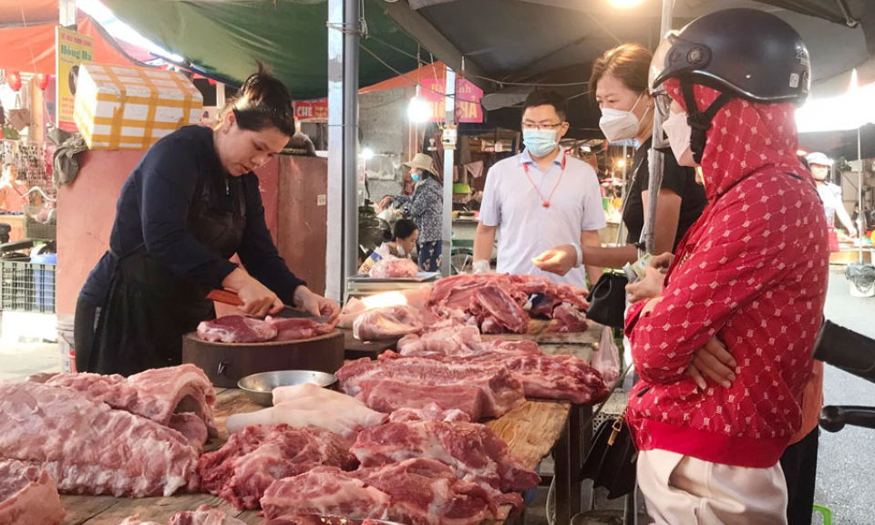 Giá thịt lợn tăng do nguồn cung giảm