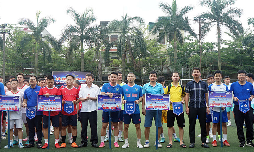 Khai mạc Giải bóng đá Thanh niên công nhân tỉnh Bắc Ninh; phát động chương trình đồng hành học sinh có hoàn cảnh khó khăn
