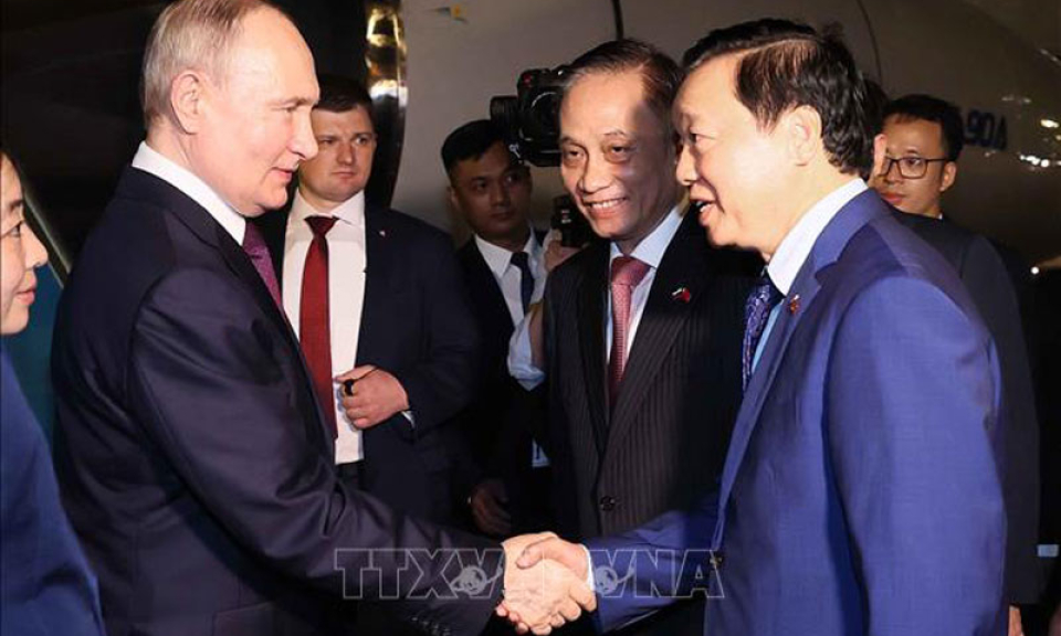 Tổng thống LB Nga Vladimir Putin bắt đầu chuyến thăm cấp Nhà nước tới Việt Nam