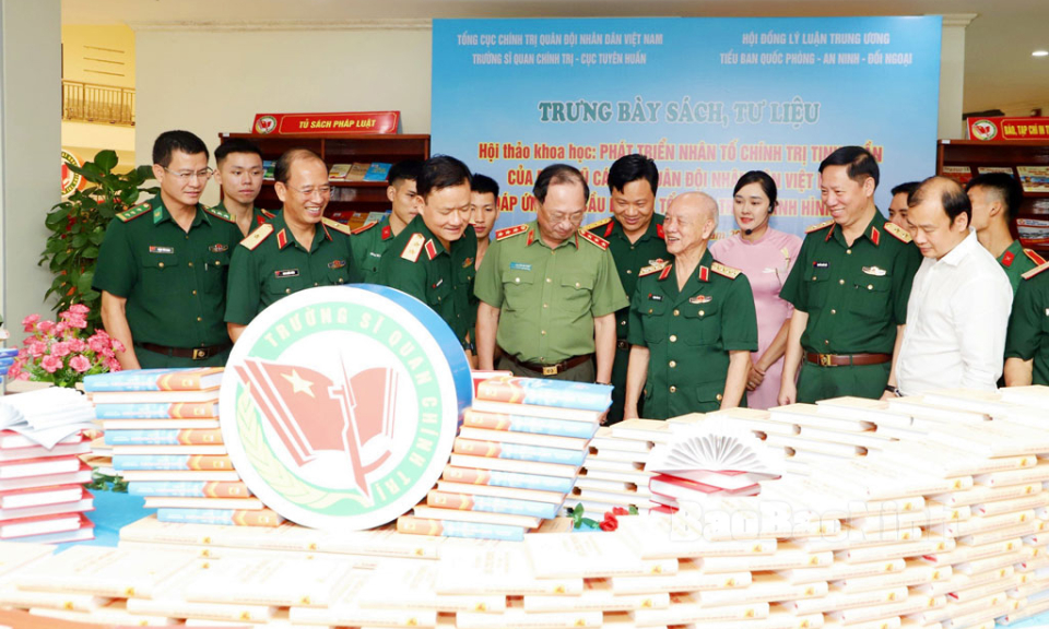 Hội thảo khoa học “Phát triển nhân tố chính trị tinh thần của đội ngũ cán bộ Quân đội”