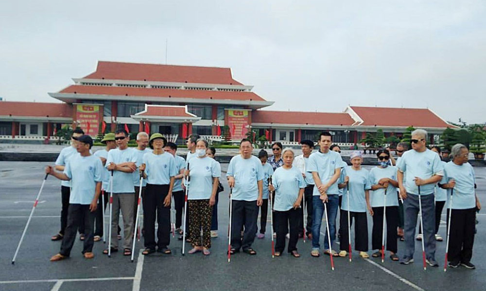 Hội Người mù thị xã Thuận Thành hướng về hội viên bằng những việc làm thiết thực