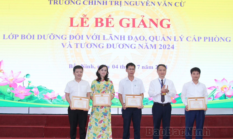 Bế giảng Lớp Bồi dưỡng đối với lãnh đạo, quản lý cấp phòng và tương đương năm 2024