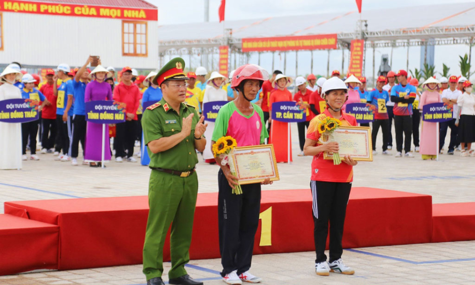 Đội tuyển tỉnh Bắc Ninh đạt Giải Nhì phần thi thực hành vòng Chung kết Hội thi “Tổ liên gia an toàn phòng cháy, chữa cháy” toàn quốc