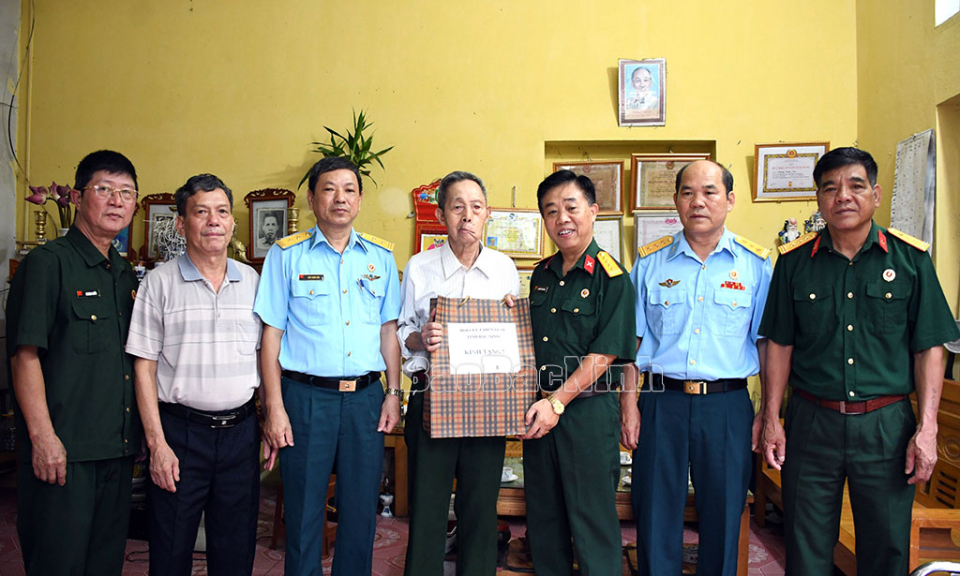 Hội Cựu chiến binh tỉnh thăm, tặng quà các thương binh