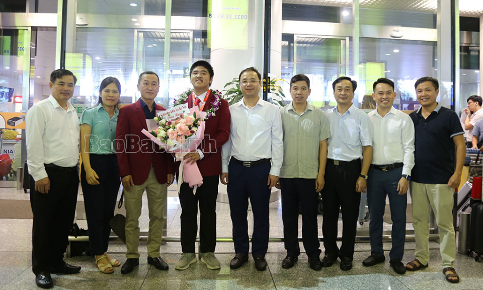 Bắc Ninh đón học sinh tham dự Olympic Toán quốc tế 2024 tại sân bay Nội Bài