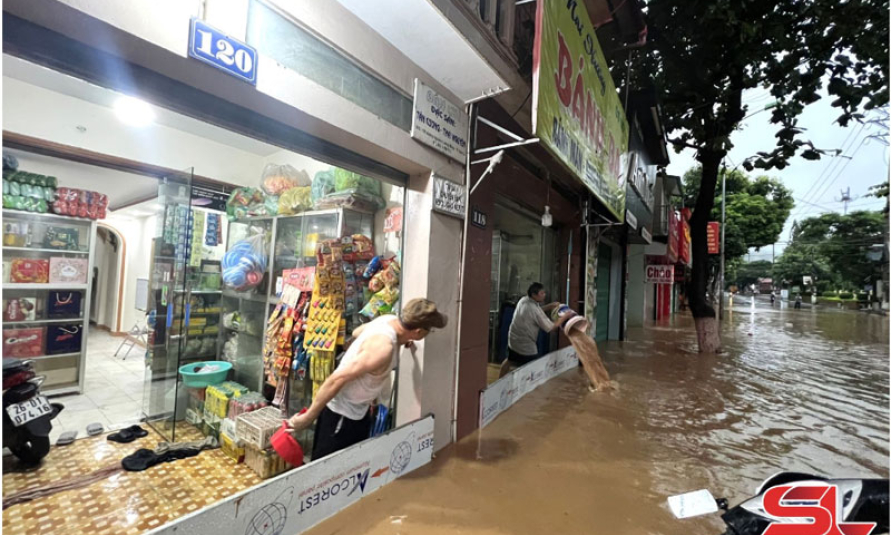 Mưa lớn trên diện rộng, nhiều khu vực Thành phố Sơn La bị ngập úng