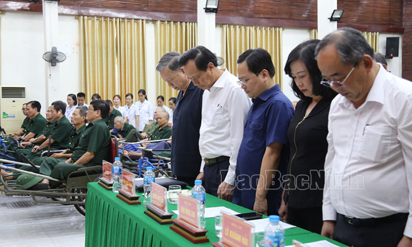 Chủ tịch nước Tô Lâm thăm, tặng quà người có công tại thị xã Thuận Thành