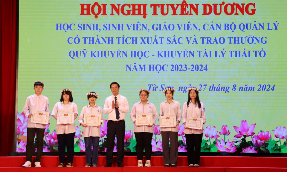 Quỹ Khuyến học – Khuyến tài Lý Thái Tổ khen thưởng 227 giáo viên, học sinh đạt thành tích xuất sắc