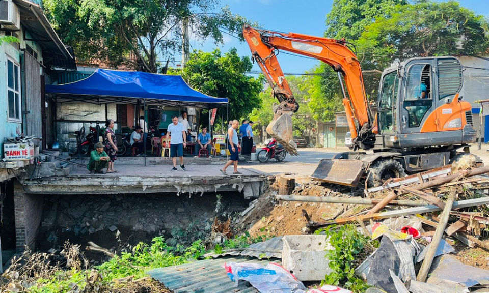 7 hộ dân tự tháo dỡ công trình nhà ở, tạm bàn giao mặt bằng cho nhà thầu thi công cầu Nét