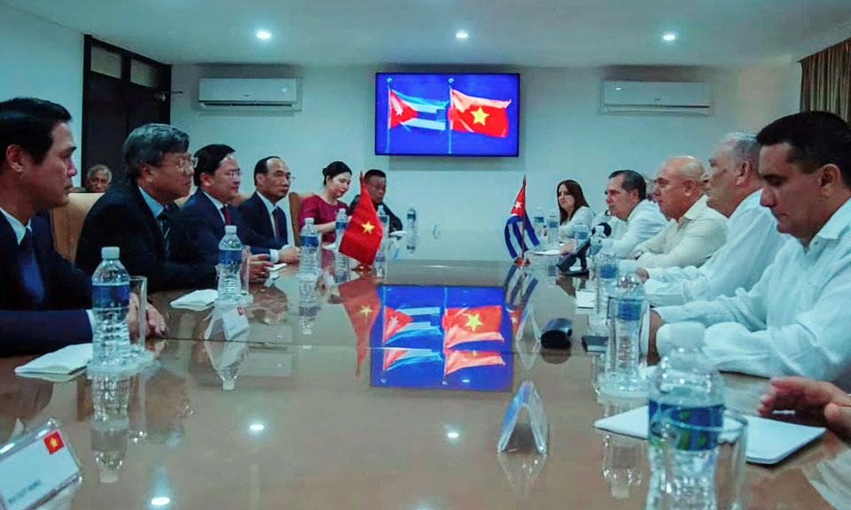 Delegation of Bac Ninh province visits and works in Cuba