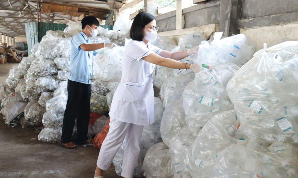 Giảm thiểu chất thải nhựa -  Những nỗ lực của ngành Y tế