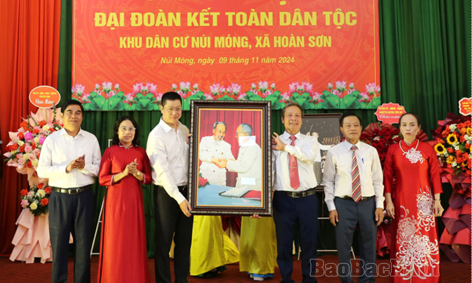 Ngày hội đại đoàn kết toàn dân tộc tại khu dân cư Núi Móng