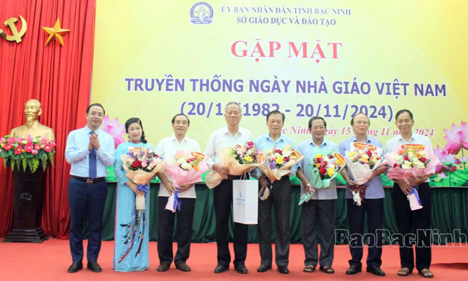 Sở GD-ĐT gặp mặt truyền thống kỷ niệm 42 năm Ngày Nhà giáo Việt Nam (20-11)