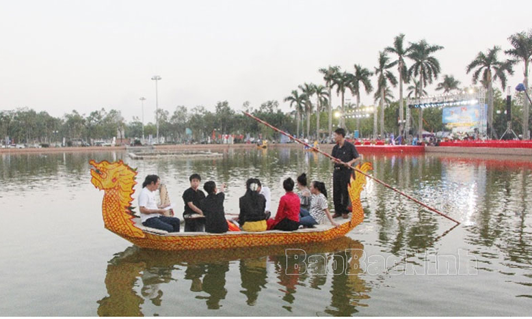 Hát Dân ca trên thuyền và giao lưu các miền Di sản sẽ diễn ra lúc 20 giờ tối nay, tại Hồ Nguyên phi Ỷ Lan, thành phố Bắc Ninh