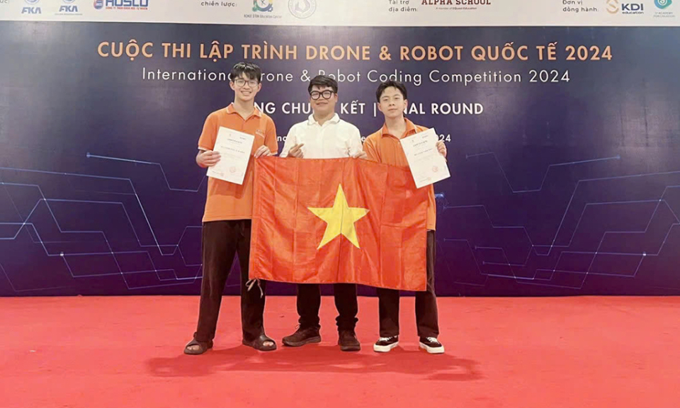 Học sinh FPT School Bắc Ninh đạt Huy chương Đồng tại cuộc thi Lập trình Drone và Robot quốc tế 2024