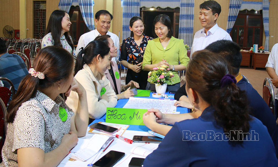 Sinh hoạt nhóm “Làm cha mẹ cho sự phát triển toàn diện trẻ thơ” tại Quế Võ