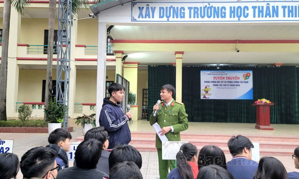 Tuyên truyền phòng chống ma túy và tội phạm tại Trường THPT Từ Sơn