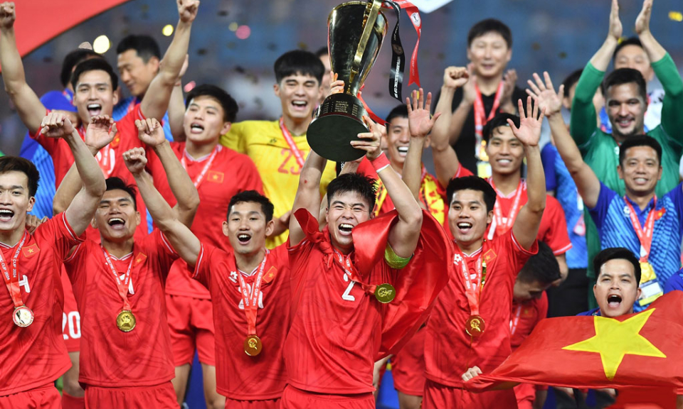 Việt Nam nâng cúp vô địch ASEAN Cup 2024 ngay trên đất Thái Lan