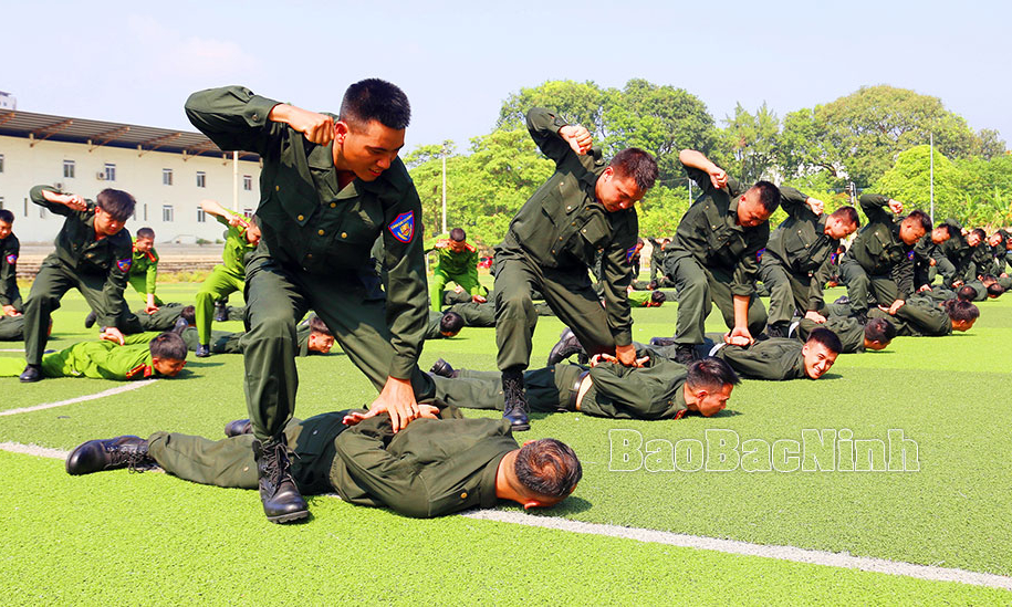 “Lá chắn thép” giữ bình yên ngày Tết